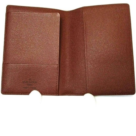 Louis Vuitton Monogram Passport Cover M60181 - Picture 4 of 6